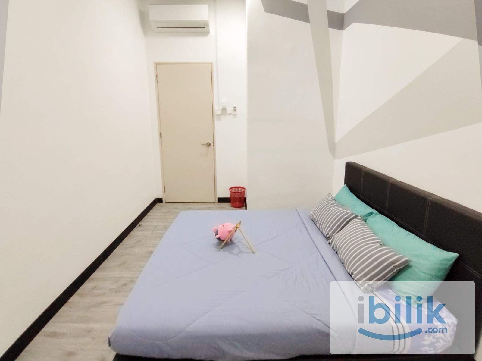 Queen Bedroom with Aircond @ D'Sands near to KTM Petaling, easy access to Mid Valley, KL Sentral, Eco-city,  - Image 4