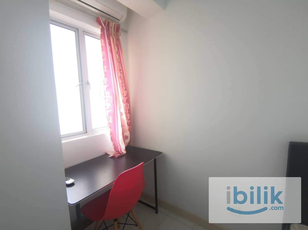 Queen Bedroom with Window & AC @ D'Aman Crimson walking distance to LRT Lembah Subang, surround by all kind am - Image 3