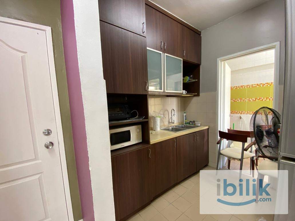 Queen Bedroom with Window & AC @ D'Aman Crimson walking distance to LRT Lembah Subang, surround by all kind am - Image 5