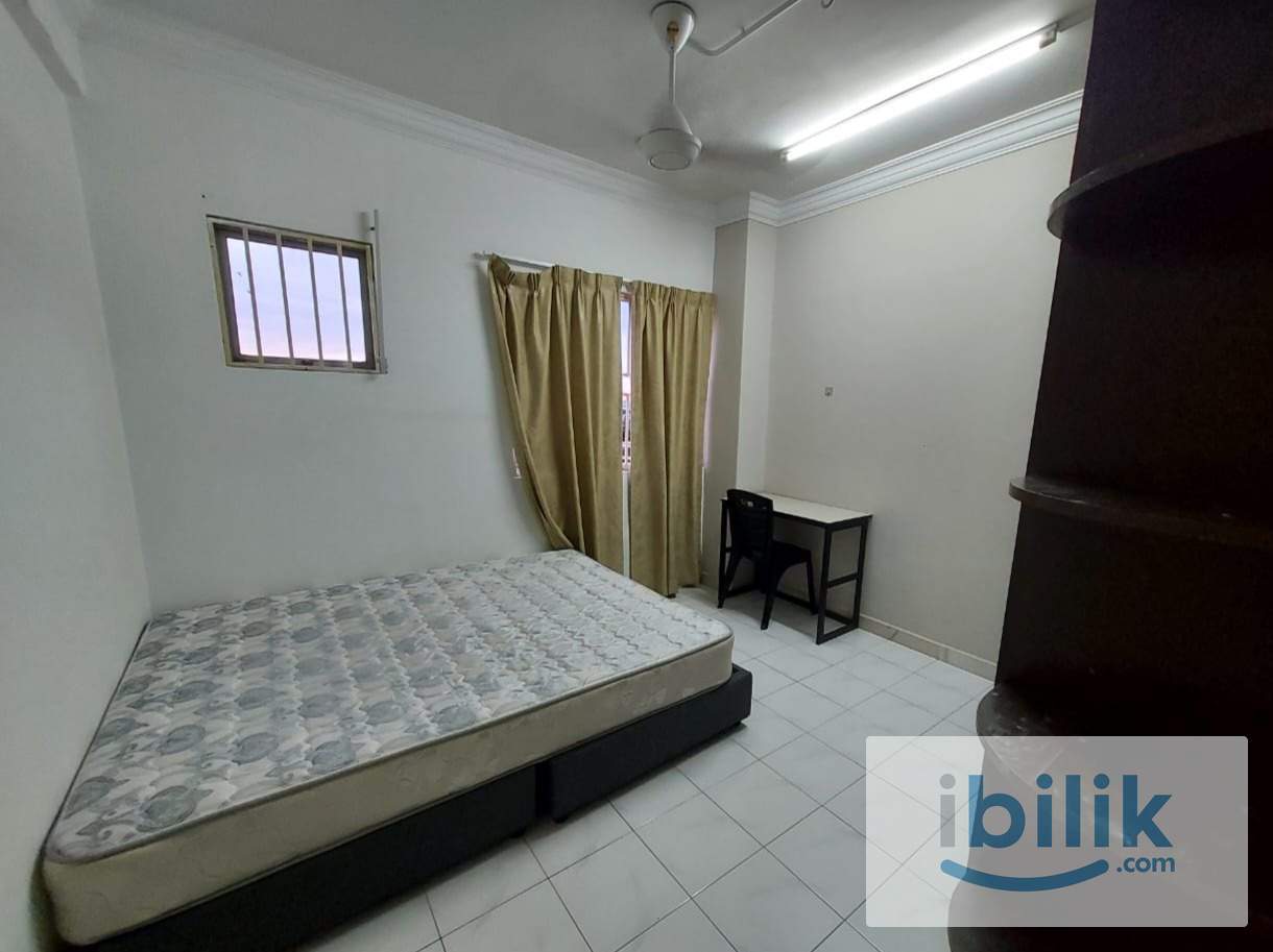 Medium Room with Window & AC @ D'Aman Crimson walking distance to LRT Lembah Subang - Image 1