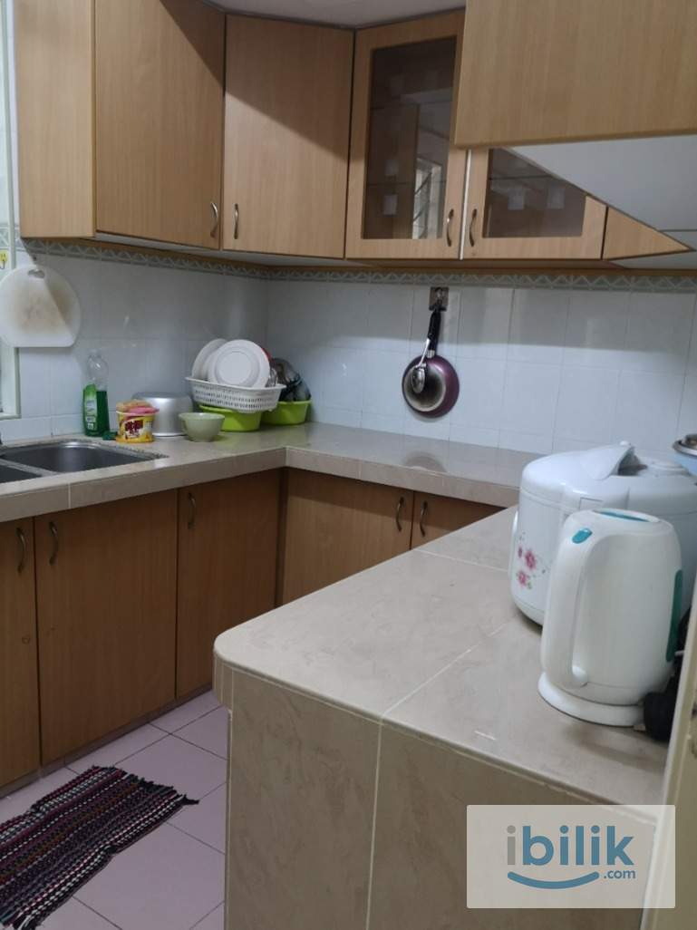 Medium Room with Window & AC @ D'Aman Crimson walking distance to LRT Lembah Subang - Image 3