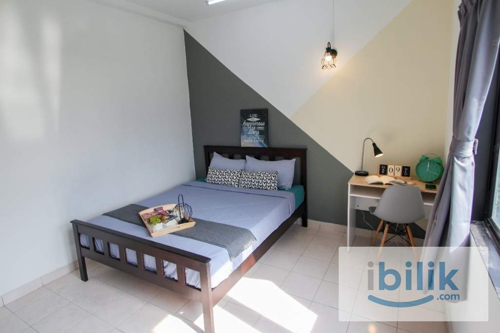 Sri Putramas 1 Queen Bedroom with Window & AC, Jalan Kuching easy access to Publika, Mont Kiara - Image 1