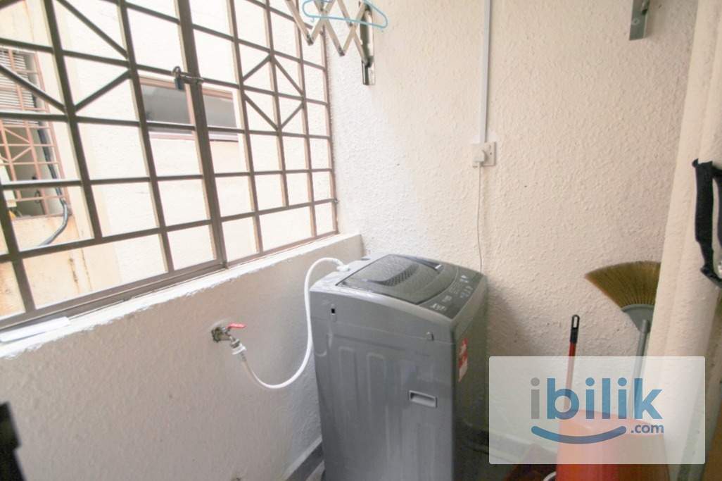 Balcony Medium Room with AC @ Palm Spring, Kota Damansara walking distance to MRT Surian - Image 3