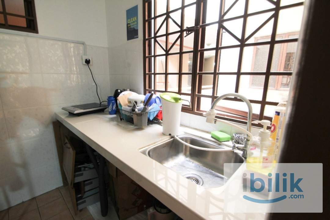 Balcony Medium Room with AC @ Palm Spring, Kota Damansara walking distance to MRT Surian - Image 5