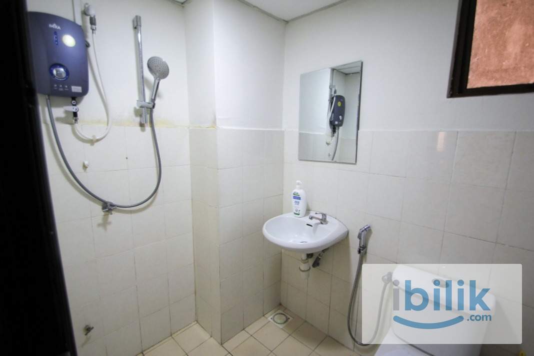 Female Unit Medium Room with Window & AC @ Palm Spring Kota Damansara near MRT Surian - Image 2