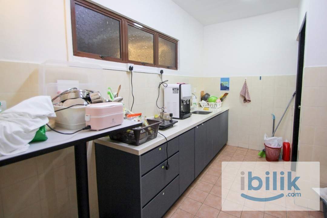 Female Unit Medium Room with Window & AC @ Palm Spring Kota Damansara near MRT Surian - Image 4