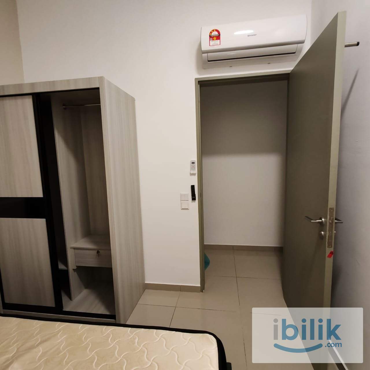 Damansara Perdana D'Vervain Single Room Queen Bed with AC, near to Hextay Mall, Kepong, Damansara  - Image 2