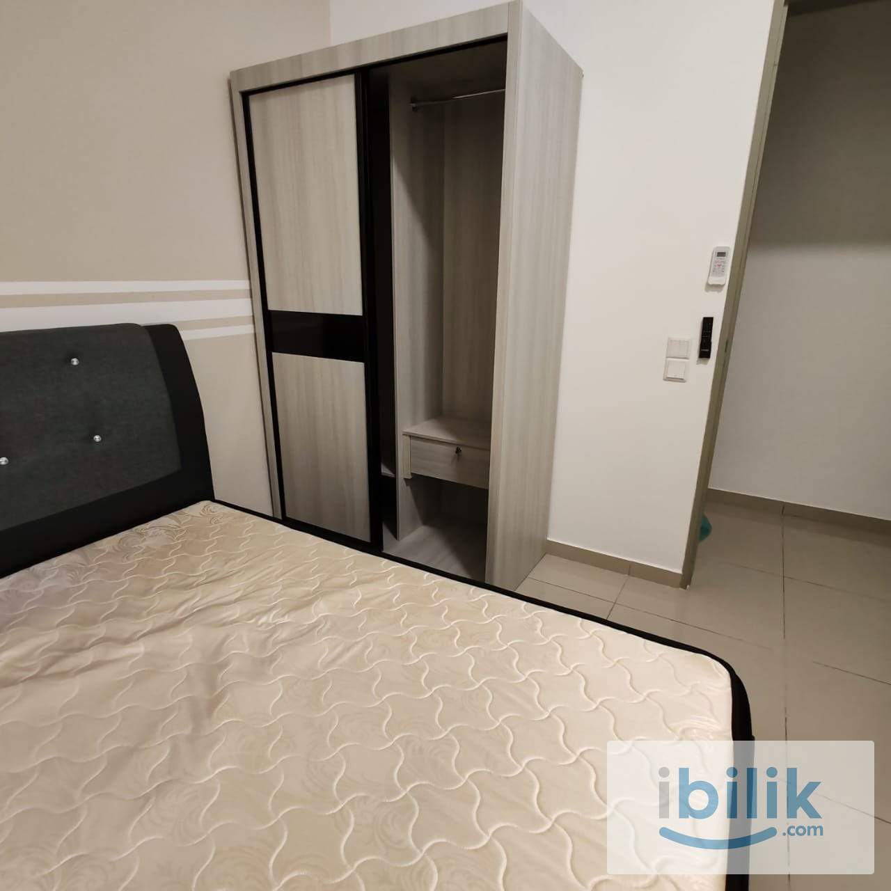 Damansara Perdana D'Vervain Single Room Queen Bed with AC, near to Hextay Mall, Kepong, Damansara  - Image 3