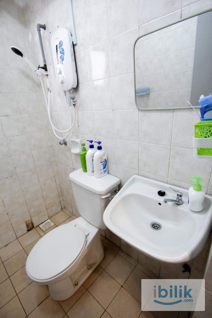 Queen Bedroom with Aircond @ Kenanga Point, Pudu near to Bukit Bintang, LRT & Monorail - Image 7