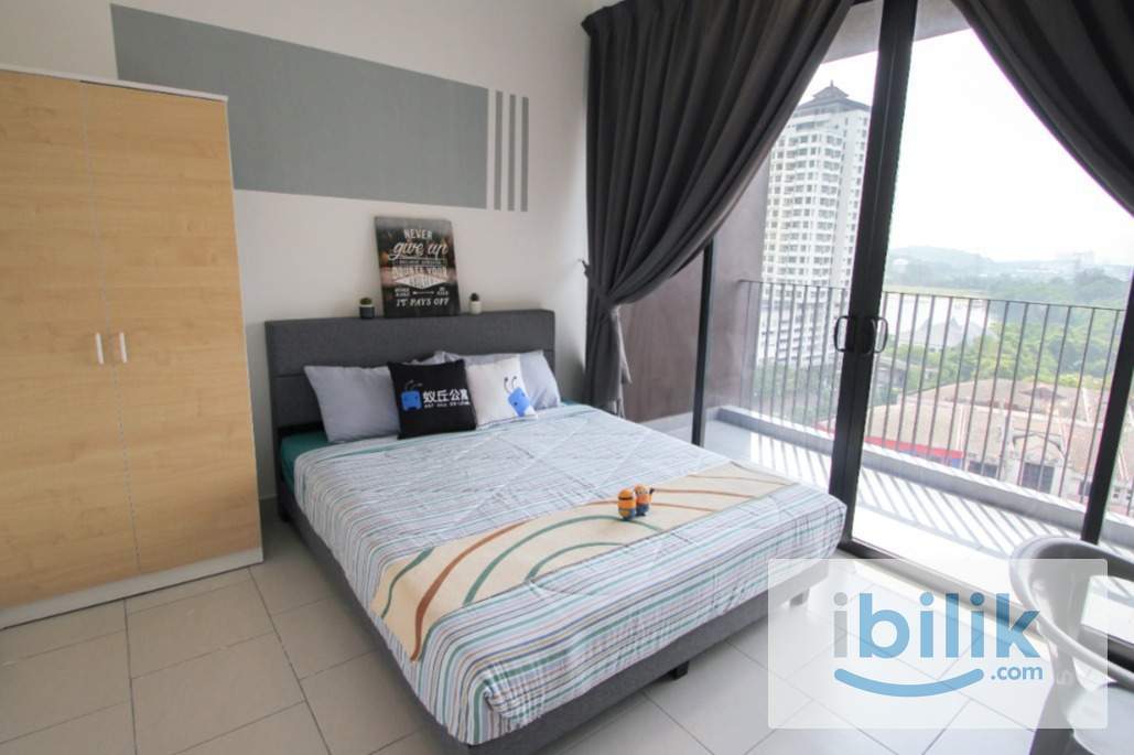 Astetica Residence Queen Bedroom with Balcony @ Seri Kembangan near to The Mines, KTM Serdang, UPM - Image 1