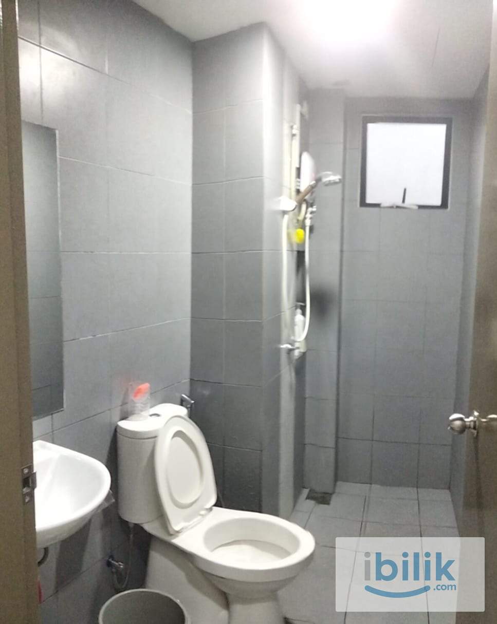 Astetica Female Unit Medium Room with AC @ Seri Kembanagan near The Mines, KTM Serdang - Image 1