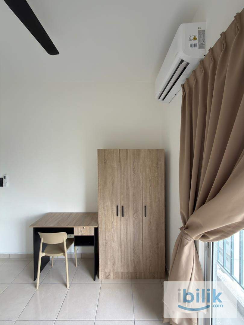 Residensi Amansuri City Sentral_R4 Super Medium Room (Balcony)_Female - Image 4