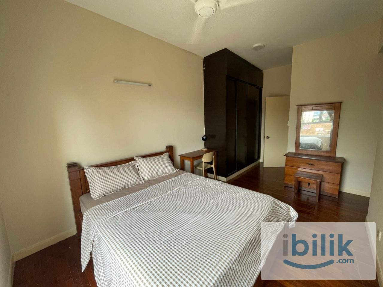 Seri Maya Condominiums_R1 Master Room_Female 1or 2 Pax_Near LRT Setiawangsa - Image 4