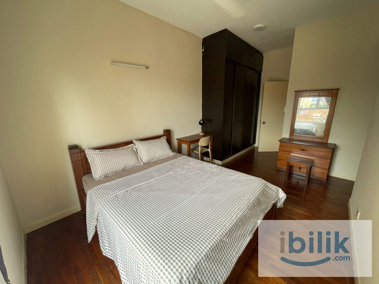 Seri Maya Condominiums_R1 Master Room_Female 1or 2 Pax_Near LRT Setiawangsa - Image 6