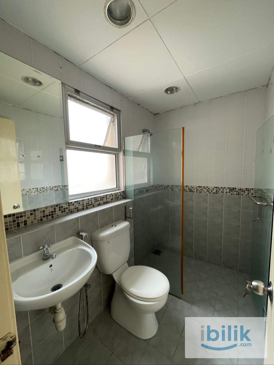 Seri Maya Condominiums_R1 Master Room_Female 1or 2 Pax_Near LRT Setiawangsa - Image 7