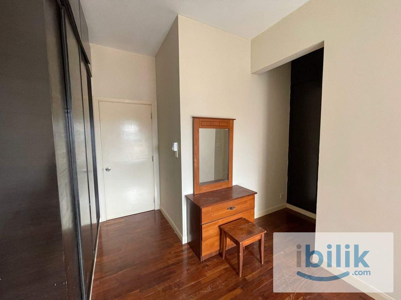Seri Maya Condominiums_R1 Master Room_Female 1or 2 Pax_Near LRT Setiawangsa - Image 9