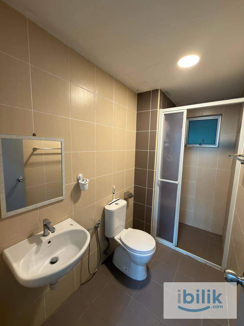 Razak City Residences_Large Shared Room R1_Private Bathroom_Female - Image 4