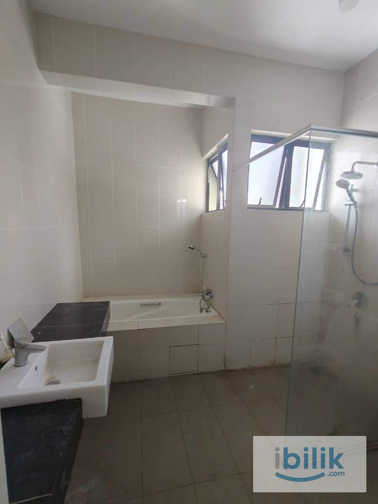 📍SPACIOUS MASTEER ROOM WITH BATH TUB AT SETIA ALAM📍 - Image 1
