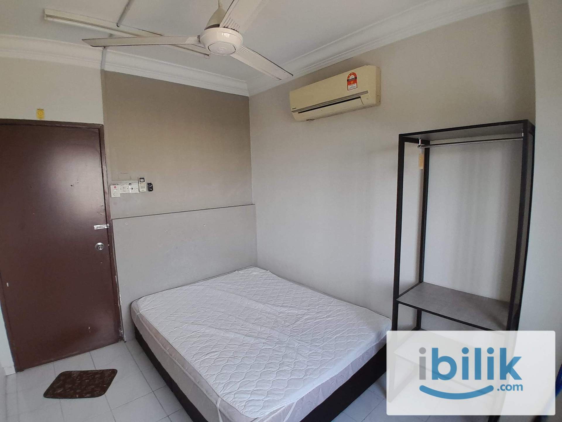 Middle room Queen bed, AC Original - Image 3