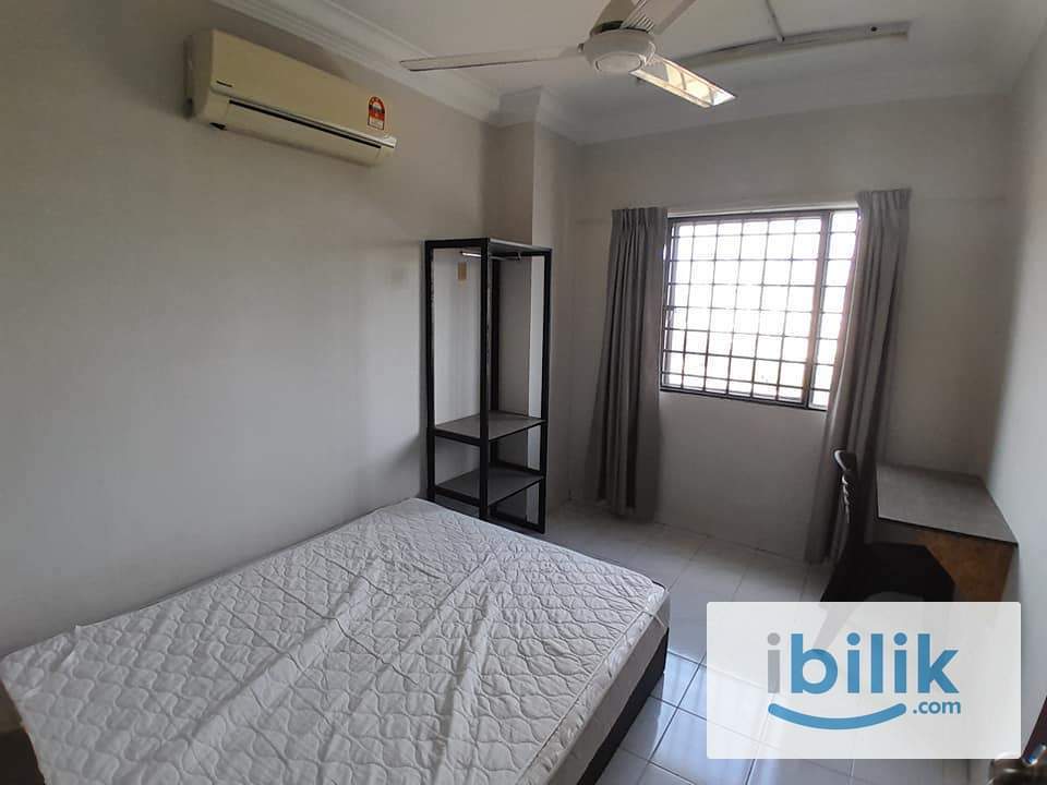 Middle room Queen bed, AC Original - Image 4
