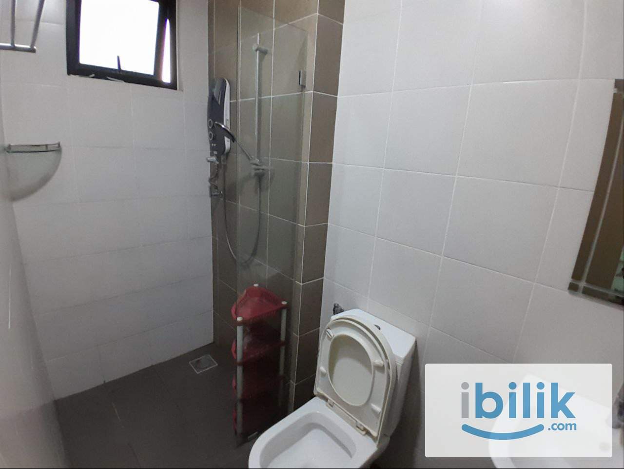 queen bed share toilet - Image 2