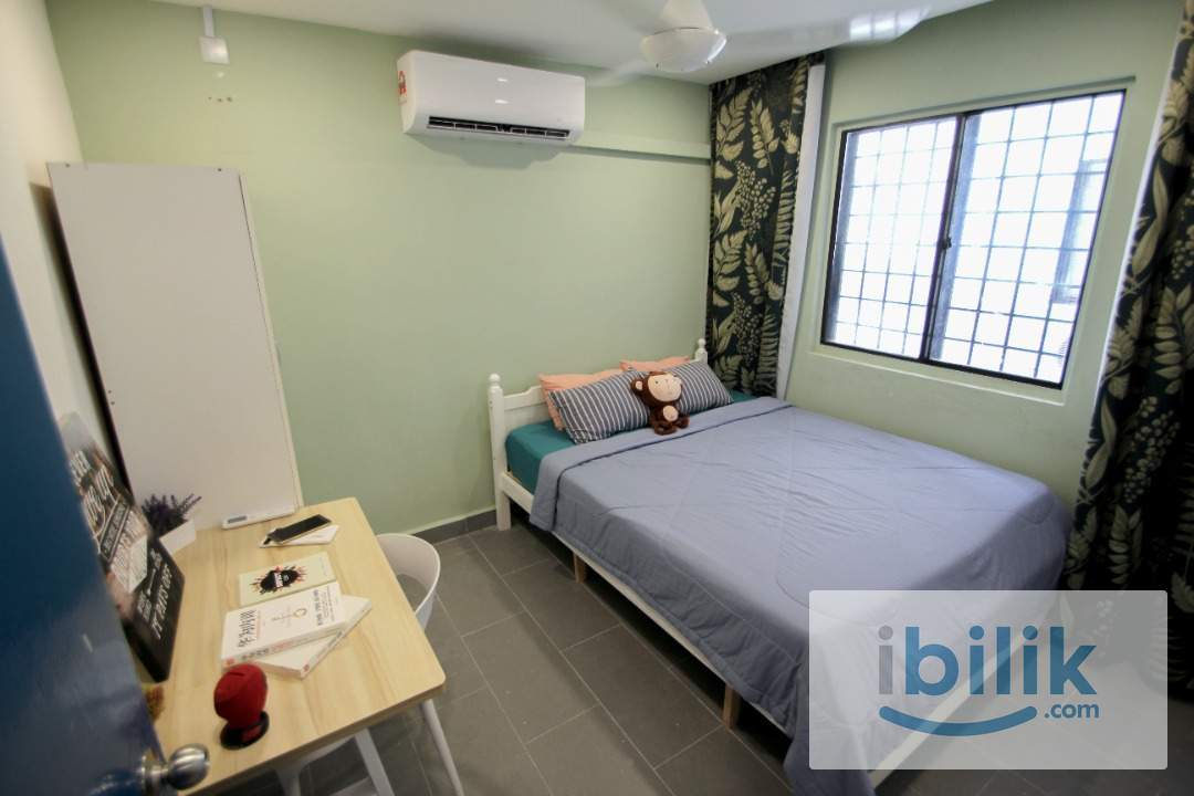 Medium Room with Window & A/C - Image 3