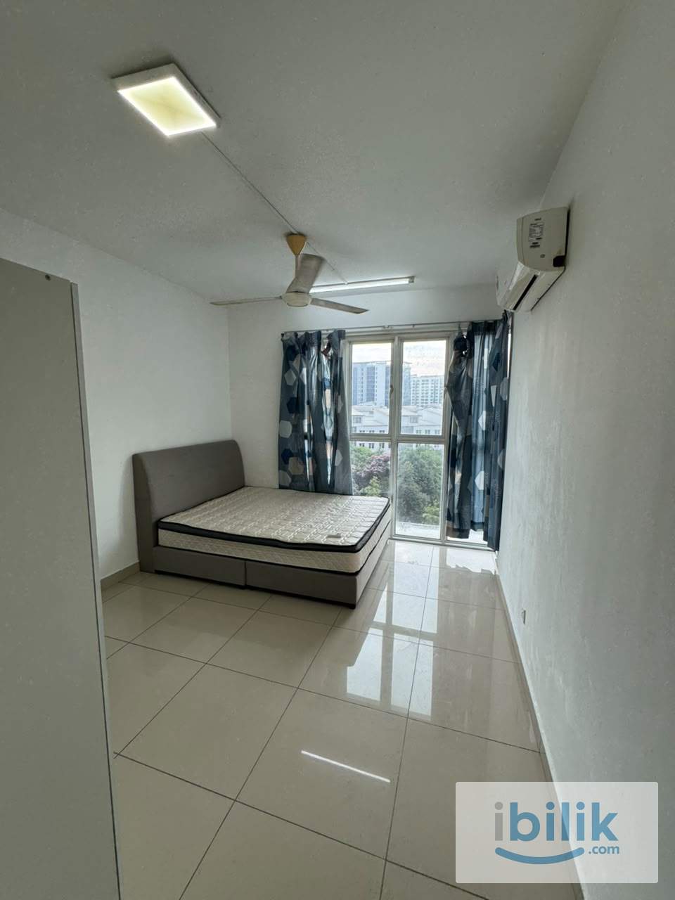 queen bed (attach toilet) ac - Image 3