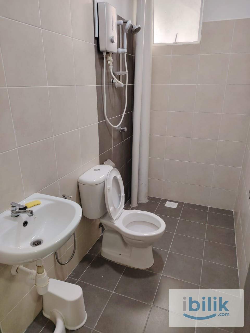 Ipoh Meru Condominium Middle 2pax Room For Rent - Image 3