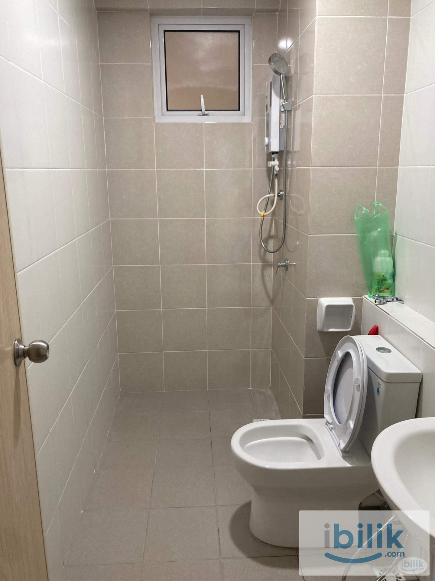 Single room at Havana Residences for rent - Image 4
