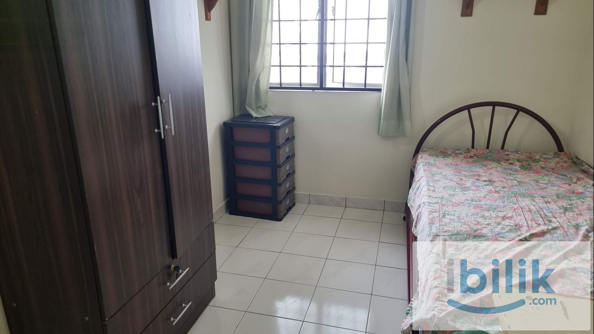 Small Room - Image 1