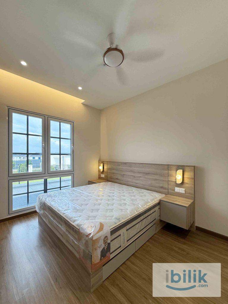 Spacious Master Bedroom In Mahkota Cheras - Image 1