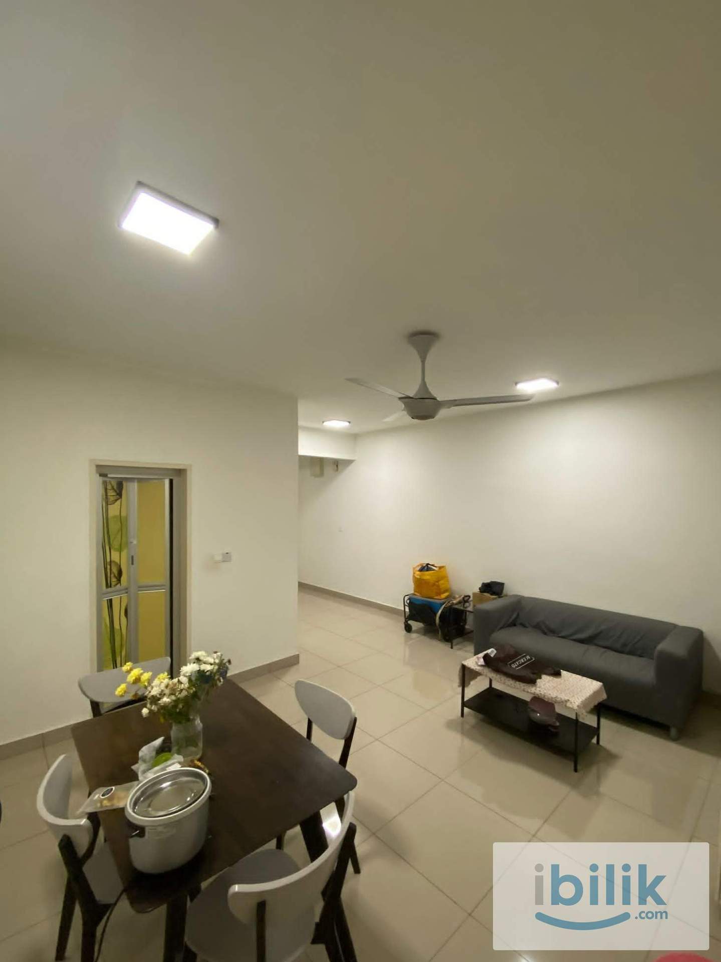 MASTER ROOM @ THE HOLMES - Image 2