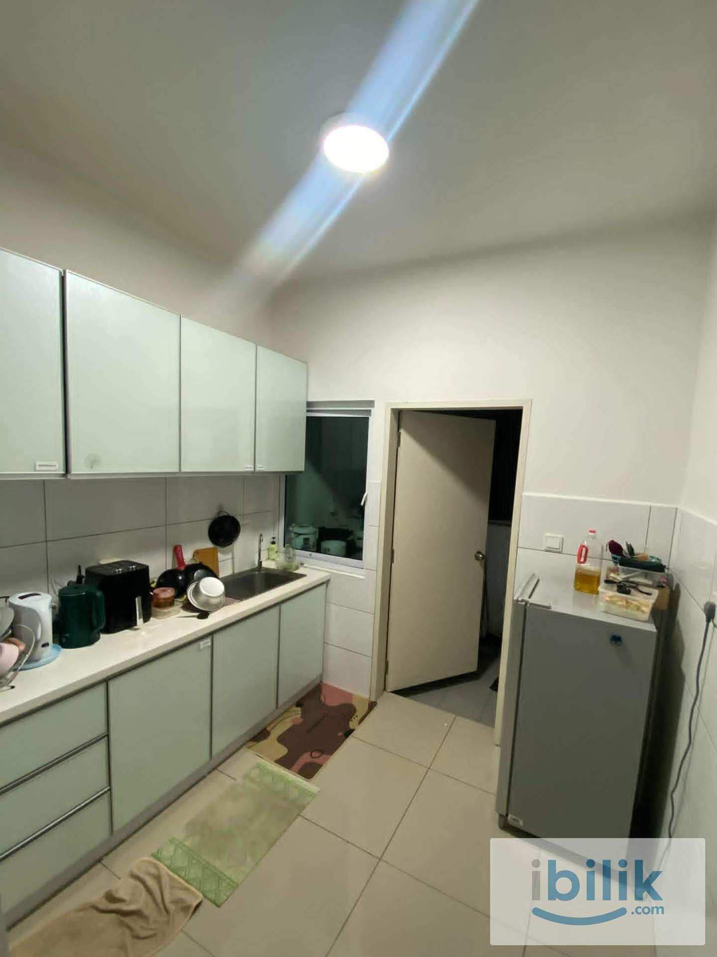 Medium Room - Image 4