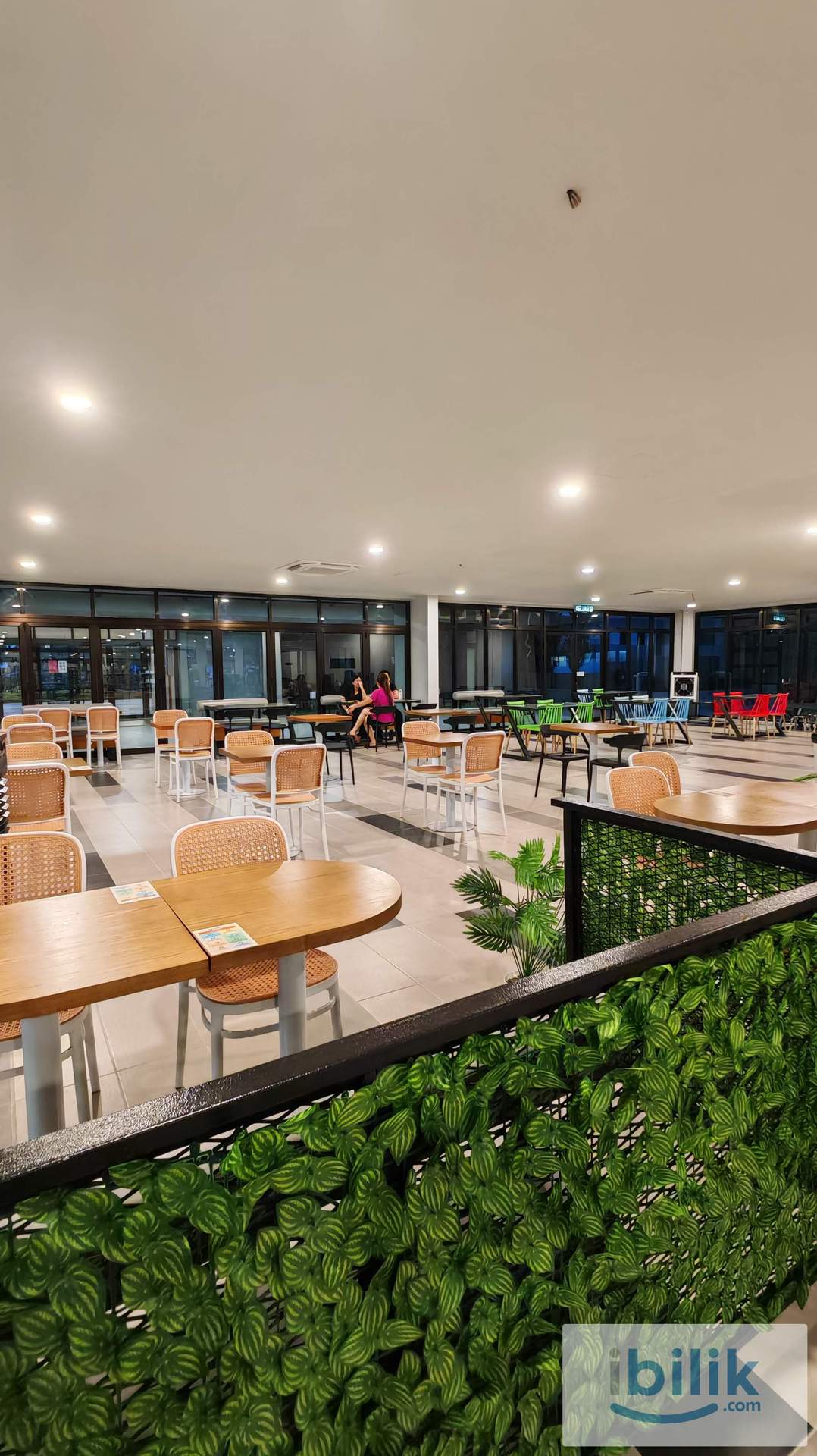 Middle Room at Admiral Residences - Image 7