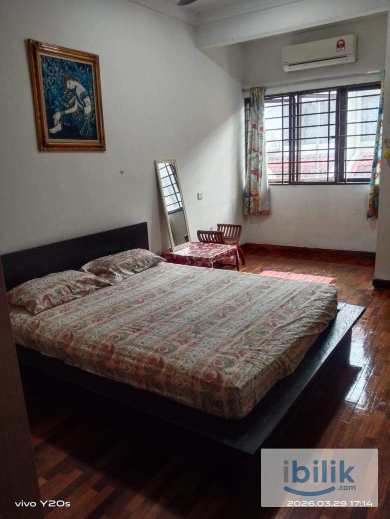 Middle room - Image 1