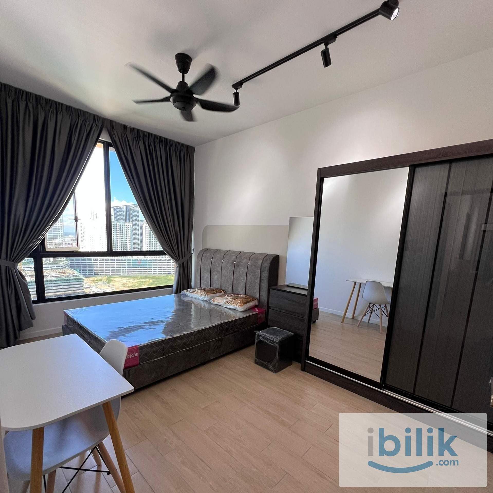 Middle Room at Batu Kawan, Seberang Perai - Image 1