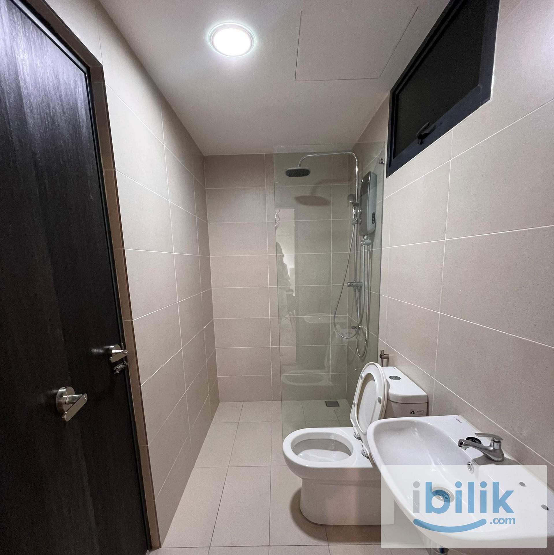 Middle Room at Batu Kawan, Seberang Perai - Image 3