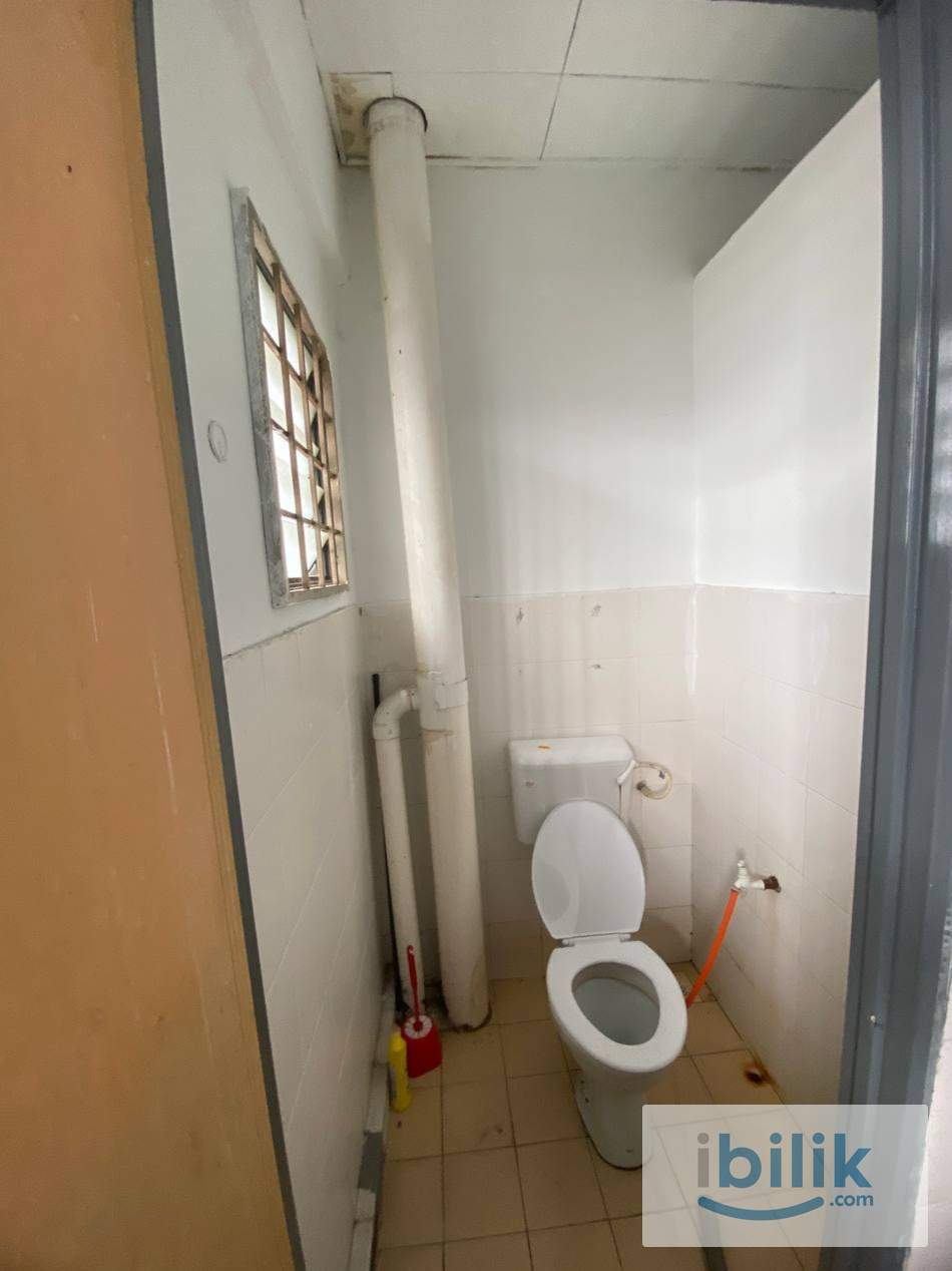Middle Room at Seksyen16, Shah Alam - Image 4