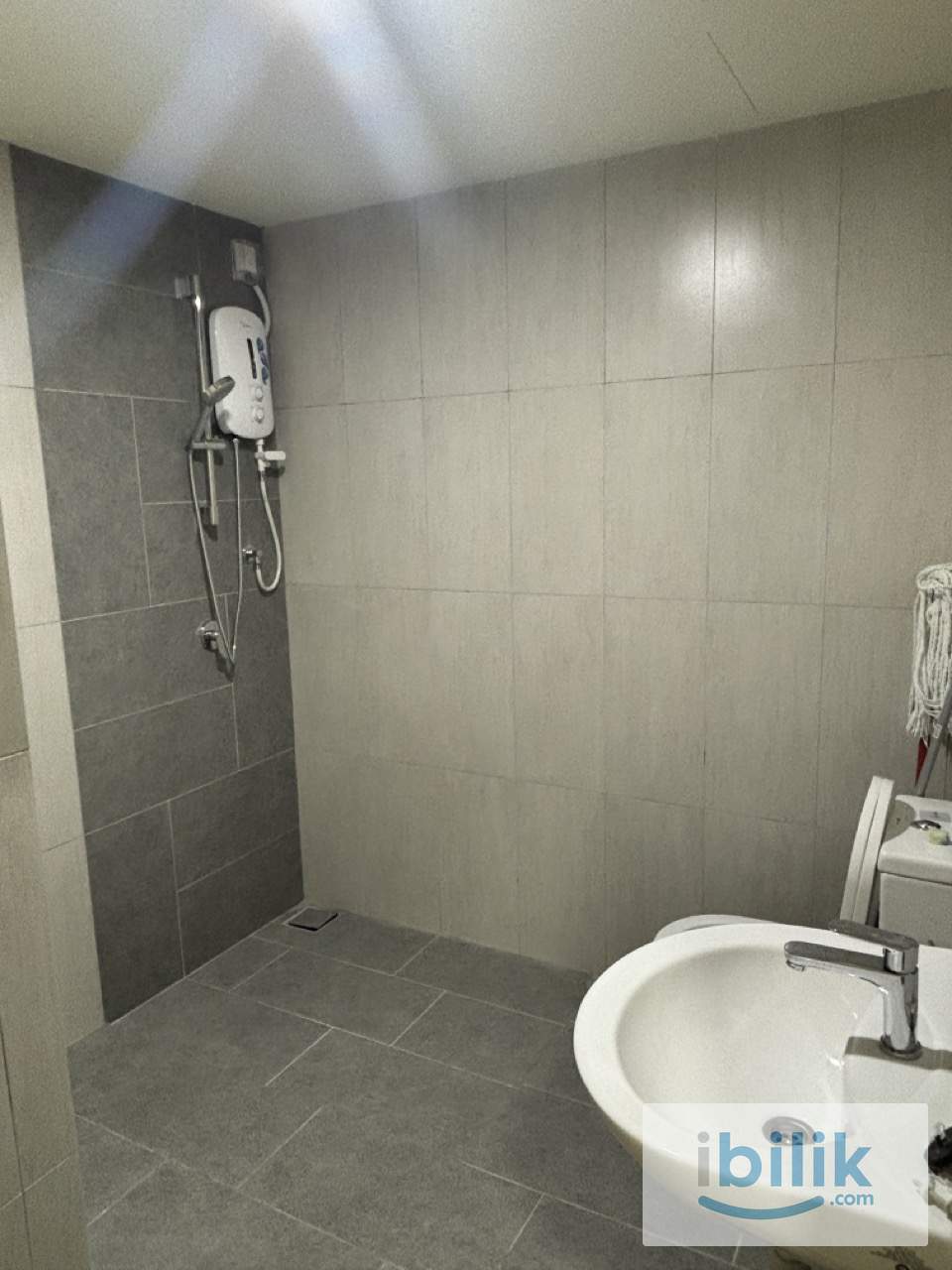 🔥Dian Residence, Seksyen 13 Single Room🔥Fully Furnish NEW Aircond Wardrobe Table Chair Mattress - Image 3