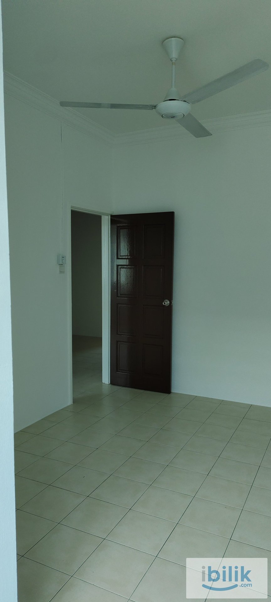 Master Bedroom with covered car park & Balcony-Taman Cendana, Juru - Image 4