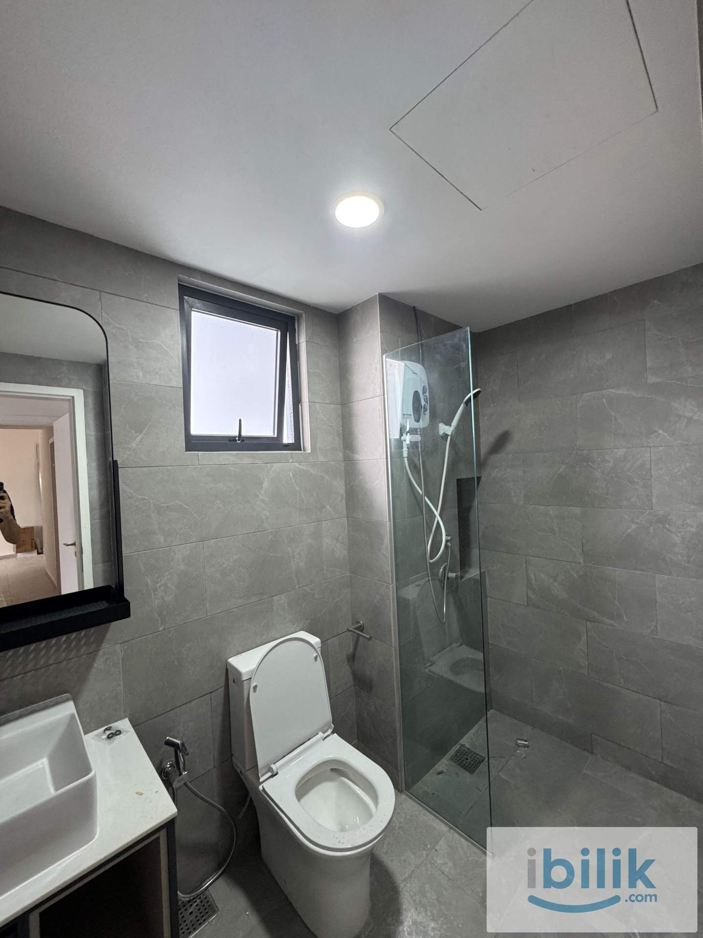 📍 Master Bedroom Available – Perfect for Working Professionals 💼✨ - Image 4