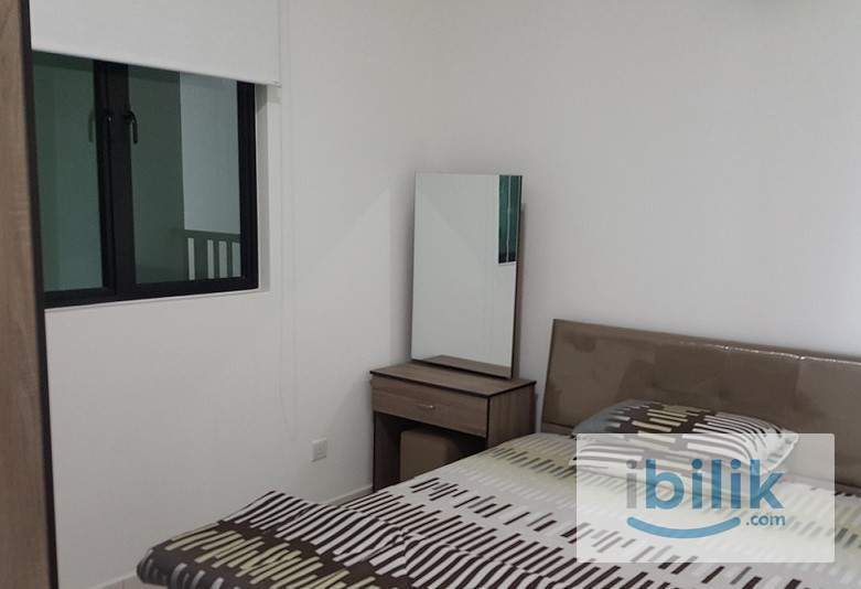 Sky Peak Residence Middle Room at Setia Tropika - Image 1