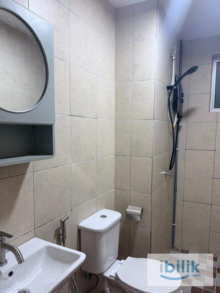 Premium Master Room Walking ddistance LRT Salak Selatan - Image 2