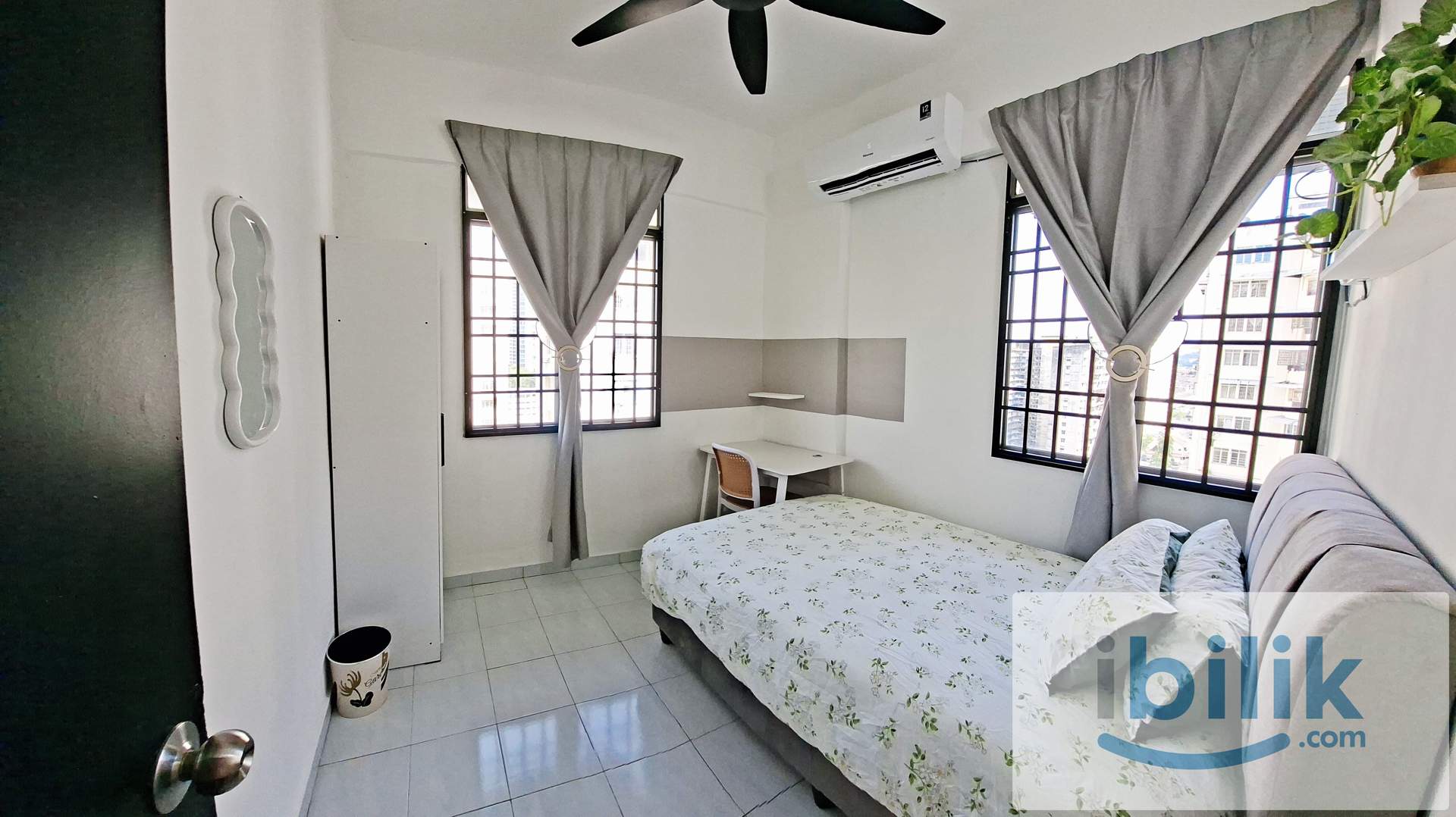Middle Room - Image 1