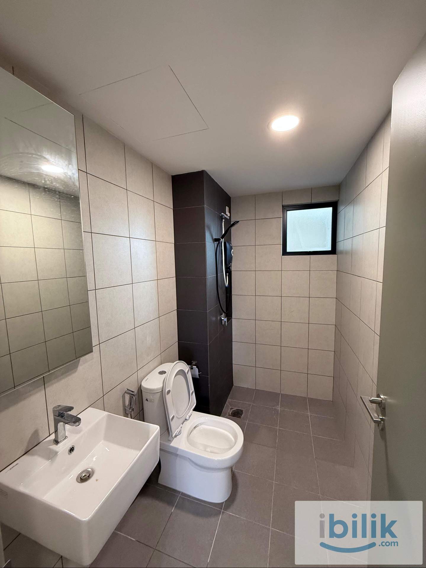 Middle Room at D'Vervain Residence, Damansara Perdana - Direct Owner - Image 4