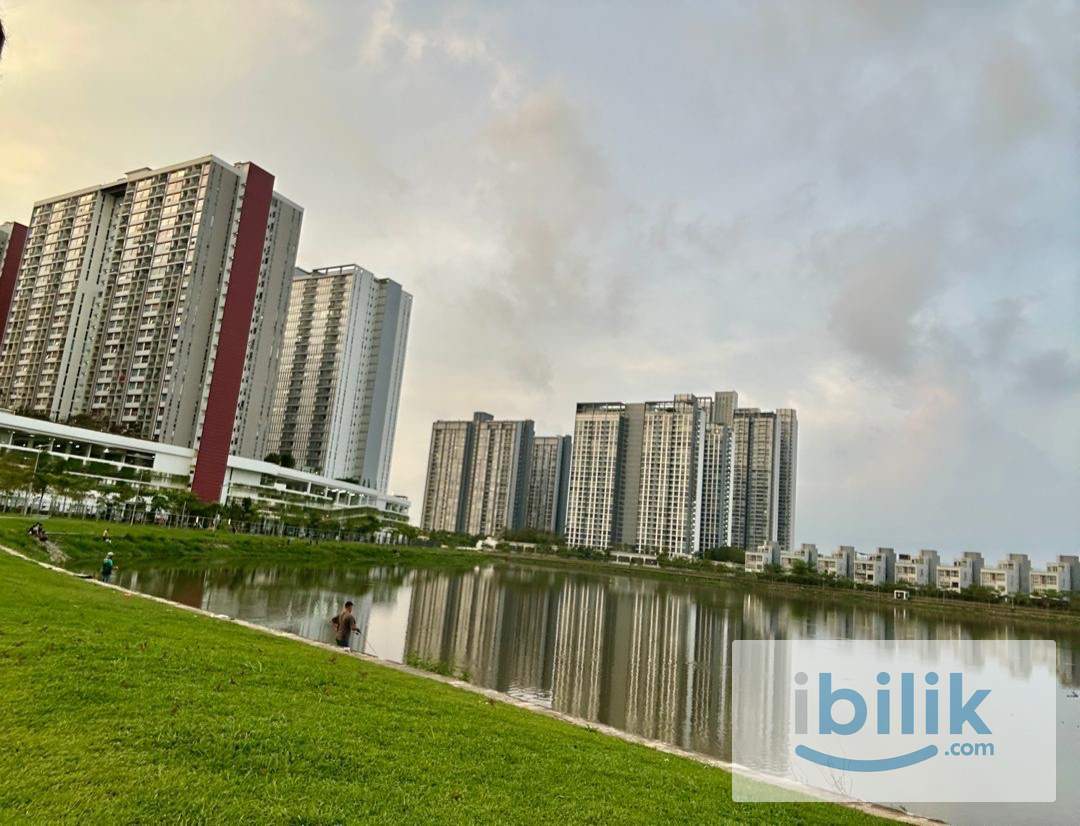 🥰Free wifi🌟 🌸 Cozy SMALL Room for Rent – Ladies Only! ✨ Comfortable Living in a Peaceful Lakefront Home 🏡❤️Near MMU - Image 9