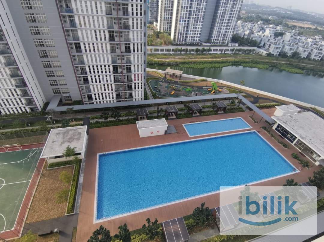 🥰Free wifi🌟 🌸 Cozy MIDDLE Room for Rent – Ladies Only! ✨ Comfortable Living in a Peaceful Lakefront Home 🏡❤️Near MMU - Image 2