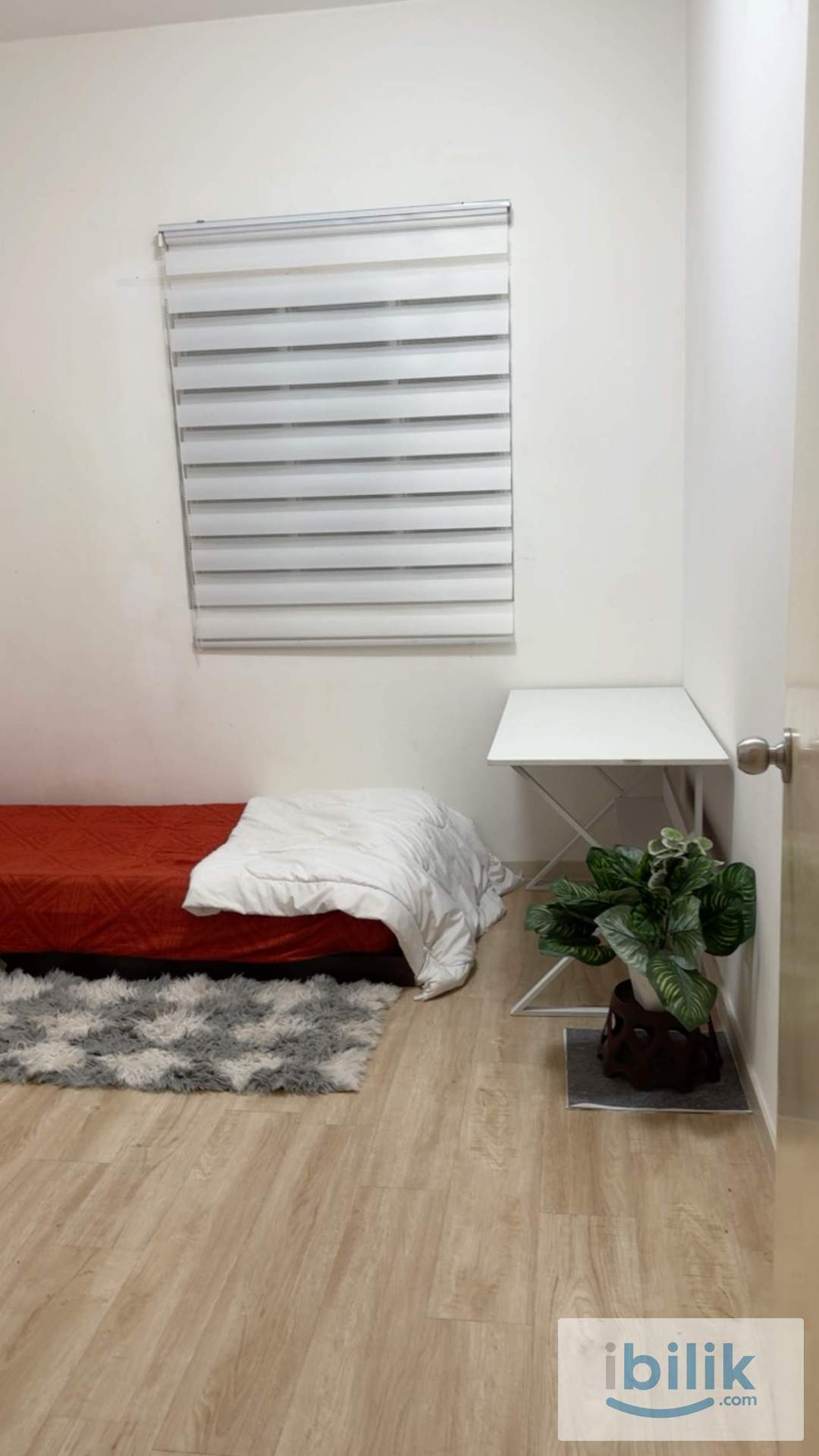 🥰Free wifi🌟 🌸 Cozy MIDDLE Room for Rent – Ladies Only! ✨ Comfortable Living in a Peaceful Lakefront Home 🏡❤️Near MMU - Image 6