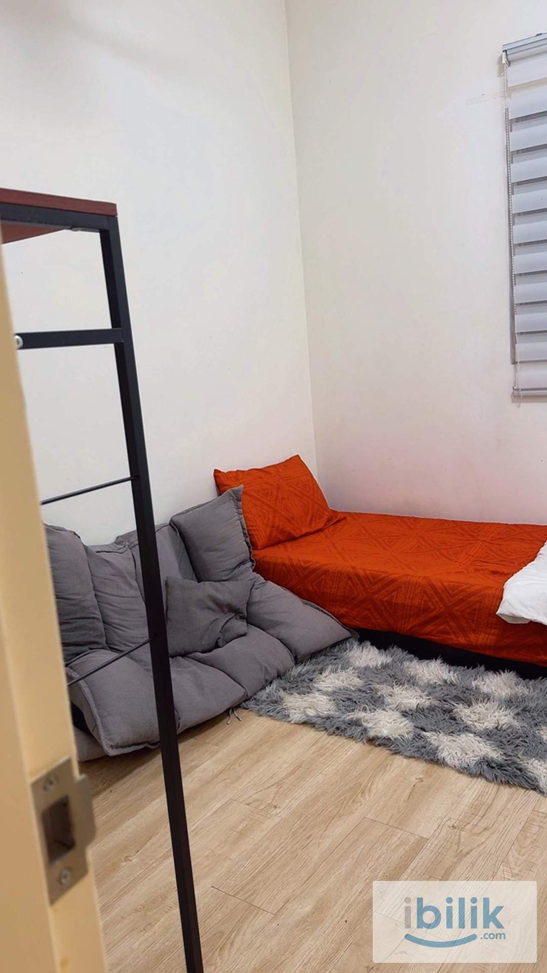 🥰Free wifi🌟 🌸 Cozy MIDDLE Room for Rent – Ladies Only! ✨ Comfortable Living in a Peaceful Lakefront Home 🏡❤️Near MMU - Image 4