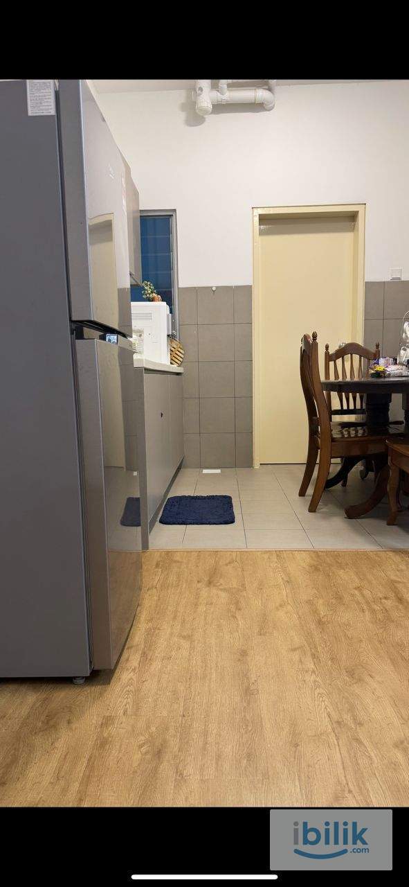 🥰Free wifi🌟 🌸 Cozy MIDDLE Room for Rent – Ladies Only! ✨ Comfortable Living in a Peaceful Lakefront Home 🏡❤️Near MMU - Image 10
